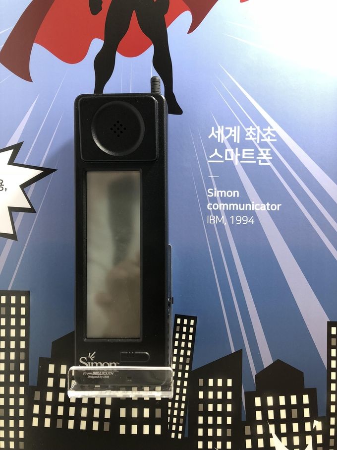 1994년 출시된 최초의 스마트폰 IBM의 ‘사이먼(Simon)’.
