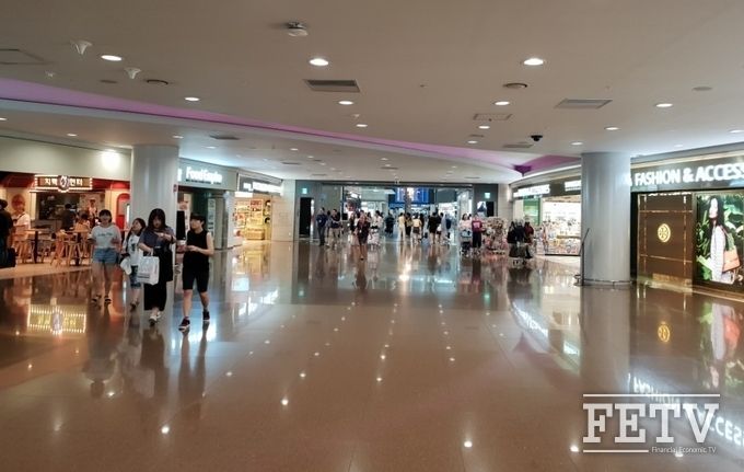 국내 면세점 업체들이 수익 악화의 돌파구를 찾기 위해 해외 진출에 발 벗고 나서고 있다.