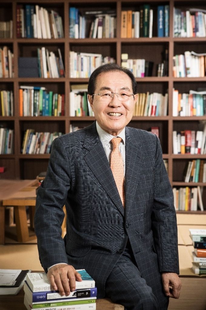 윤동환 한국콜마 회장
