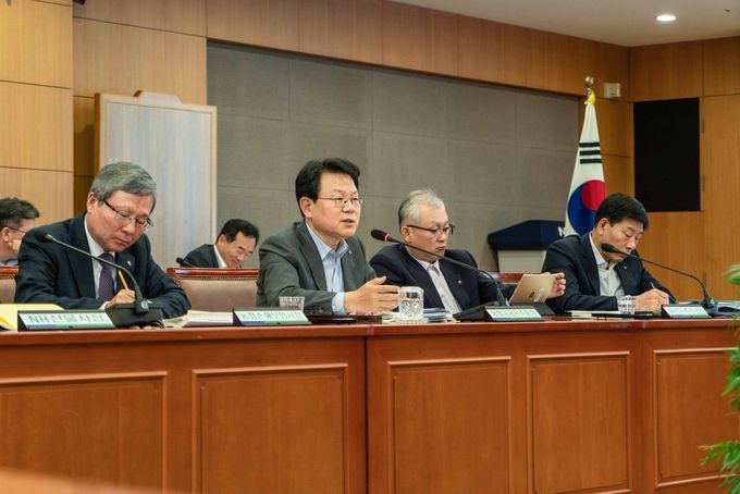김광수 농협금융지주 회장은 22일 서대문 본사에서 농협금융 전 자회사 대표이사와 2018년도 3분기 종합경영성과 분석 회의를 열었다.