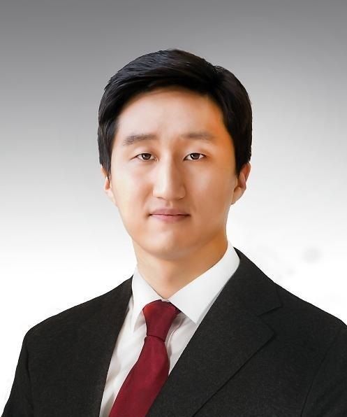 정기선 현대중공업 선박·해양영업 대표. 그는 그룹 오너인 정몽준 회장의 아들이다. 지난 19일 그룹선박·해양영업 대표로 임명됐다. 이번 인사로 정 대표의 승계 작업이 시작된 것 아니냐는 분석이 제기되고 있다