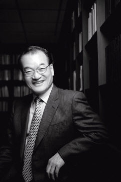 윤영달 크라운해태제과 회장