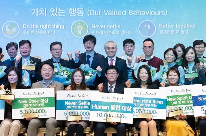 SC제일은행은 지난 3일 서울 종로구 소재 본점 4층 강당에서 2019년 신년 타운홀과 함께 ‘뉴 뱅크 뉴 스타트 어워즈(New Bank, New Start! Awards)’ 시상식을 개최했다.