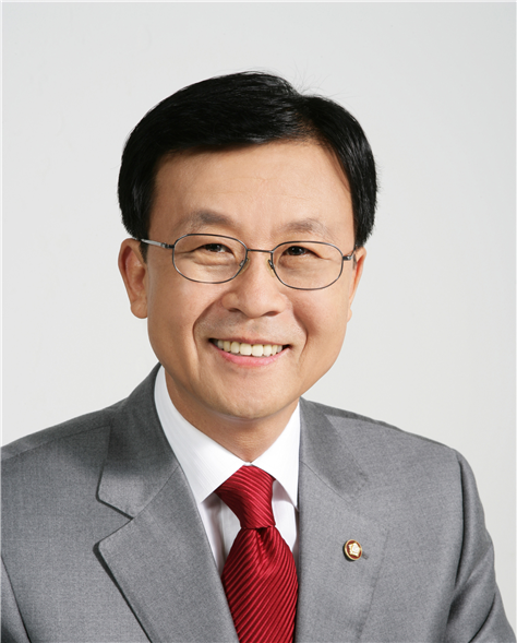 국회자살예방포럼은 6일 포럼 창립 1주년을 맞아 ‘자살예방 및 생명존준문화조성을 위한 법률’(이하 자살예방법) 개정안을 발의했다. 사진은 개정안을 대표발의한 원혜영 국회자살예방포럼 공동대표.