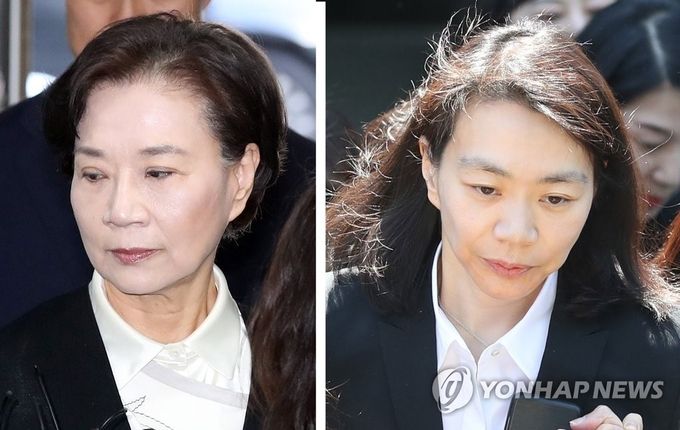 법정 출석하는 한진가 모녀. (왼쪽부터 이명희 일우재단 이사장, 조현아 전 대한항공 부사장)