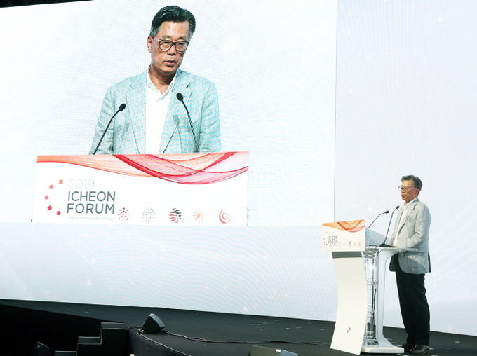 19일 오전 서울 광장동 워커힐 호텔에서 열린 2019 이천포럼에서 개막사를 하고 있는 조대식 SK수펙스추구협의회 의장. 사진=SK그룹