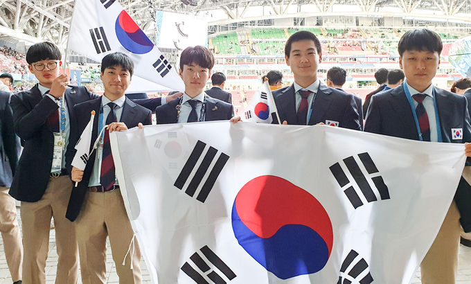 (왼쪽부터) 임채원, 최원진, 조우의, 신동민, 정득희 씨