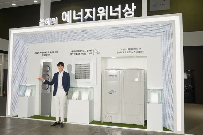 삼성전자는 3일 일산 킨텍스에서 개막한 '2019 대한민국 에너지대전'에서 시스템에어컨 4Way 카세트 냉난방기와 DVM-S 고온형 시스템에어컨을 선보였다. 사진=삼성전자