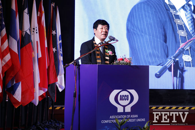 김윤식 아시아신협연합회장 겸 한국 신협중앙회장이 2019 아시아신협연합회 포럼 개막식 환영인사를 하고 있다. (시진=신협중앙회)<br>

