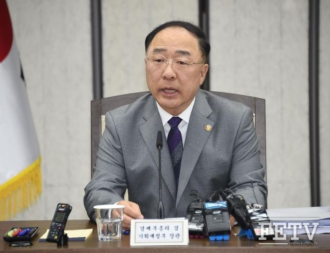 홍남기 부총리 겸 기획재정부 장관이 혁신성장전략회의를 주재하고 있다. (사진=기획재정부)