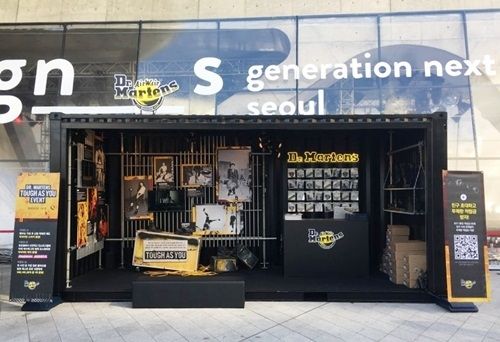 사진=닥터마틴 2020 S/S 서울 패션 위크 홍보 부스 제공