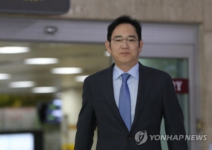 이재용 삼성전자 부회장이 지난 7월 일본 출장을 마치고 서울 강서구 김포국제공항에 도착하고 있다. 사진=연합뉴스