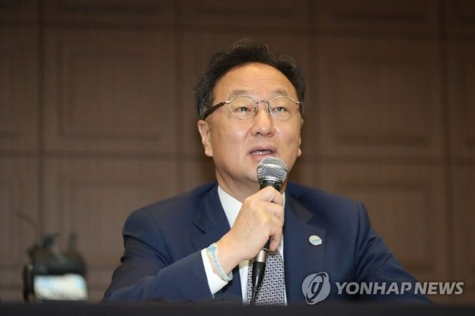 이우석 코오롱생명과학 대표가 지난 7월 서울 중구 프레스센터에서 열린 골관절염 유전자 치료제 '인보사케이주'(인보사)의 품목허가 취소 관련 기자회견에서 발언하고 있다. 당시 이 대표는 '인보사'의 품목허가 취소에 대해 사과했지만 "안전성과 유효성은 확신한다"며 기존 입장을 고수했다. 사진=연합뉴스