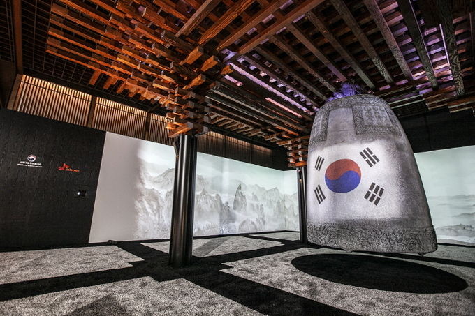 SK텔레콤이 ‘2019 한·아세안 특별정상회의’에서 선보인 5G·AI 기반 미디어아트 '선향정(善響亭)'의 모습. 사진=SK텔레콤