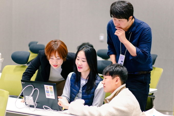 지난 28일 ‘RPA 해커톤’에 참가한 LG유플러스 실무진들이 RPA를 개발하고 있다. 사진=LG유플러스