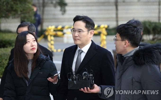 이재용 삼성전자 부회장이 지난 6일 서울 서초구 서울고등법원에서 열린 국정농단 사건 파기환송심 속행 공판에 출석하고 있다. 사진=연합뉴스