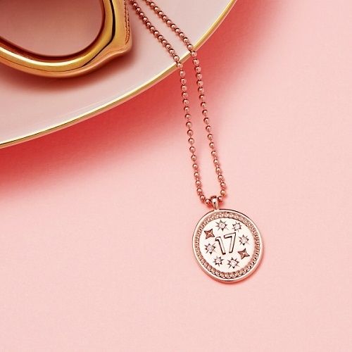 사진=제이에스티나 2020 행운의 아뮬렛, ‘럭키 코인 네크리스(Lucky Coin Neckalce)’