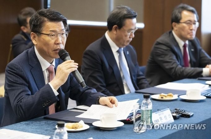 은성수 금융위원장이 지난 22일 서울 중구 은행회관에서 열린 은행권 포용금융 성과점검 간담회에서 발언하고 있다. 사진=연합뉴스