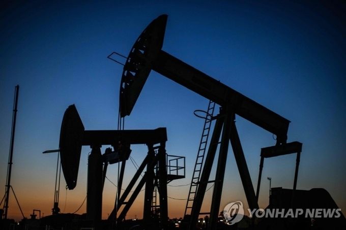 미국 캘리포니아 롱비치 인근 유정의 원유시추기. 사진=AFP/연합뉴스