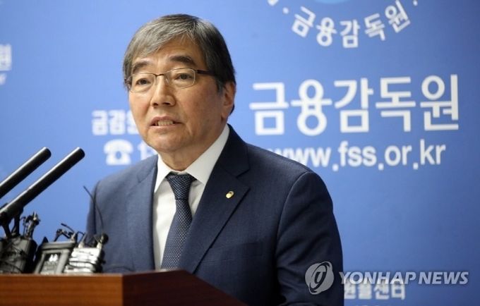 윤석헌 금융감독원장은 지난 1월 서울 여의도 금융감독원에서 금융 소비자 보호와 혁신금융 지원 기능 강화를 핵심으로 하는 조직 개편을 단행했다고 밝혔다. 사진=연합뉴스