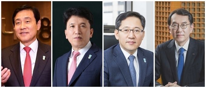 왼쪽부터 김정태 하나금융지주 회장, 함영주 하나금융지주 부회장, 박성호 하나은행 부행장, 박진회 전 한국씨티은행장