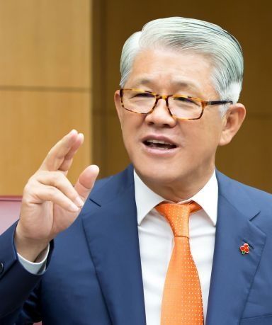 최신원 SK네트웍스 회장