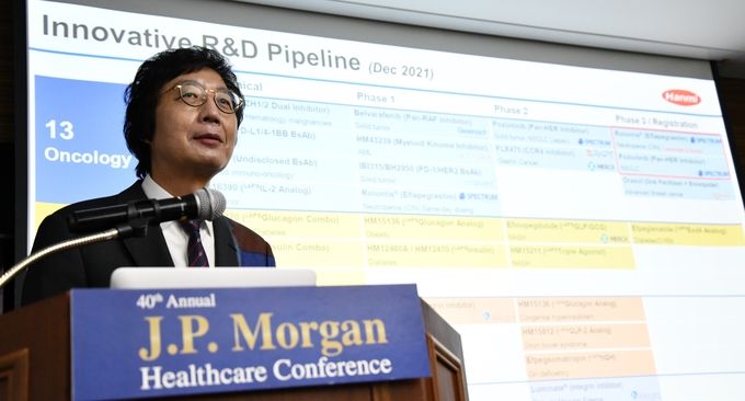 권세창 한미약품 사장이 JP모건 헬스케어 컨퍼런스에서 발표하는 모습 (사진 = 한미약품)