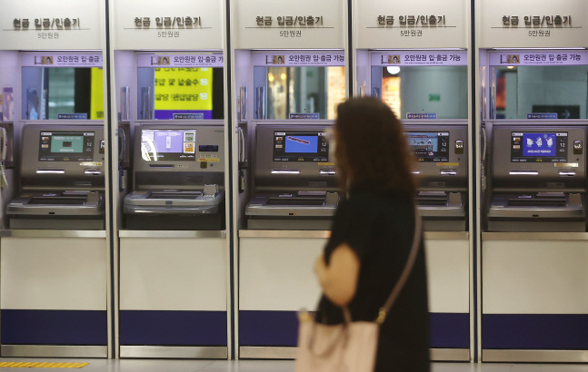 서울 시내에 설치된 ATM기기(기사와 무관). 제공=연합뉴스