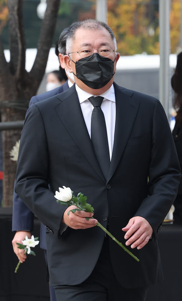 정의선 현대차그룹 회장이 1일 이태원 사고 합동분향소를 찾아 희생자를 추모했다. 사진=연합뉴스