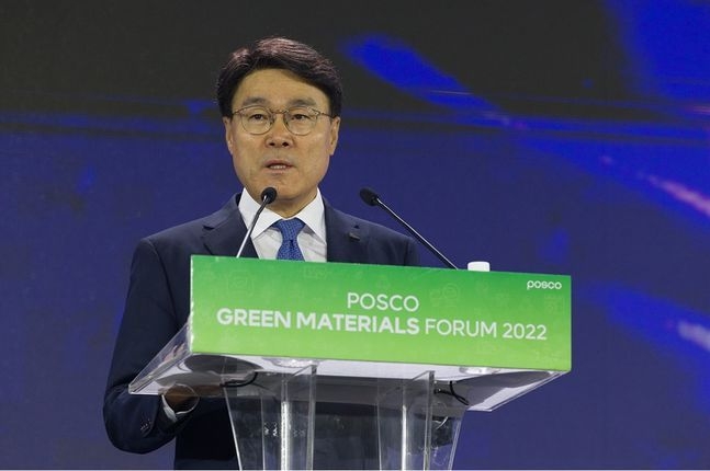 최정우 포스코그룹 회장이 '친환경 소재 포럼 2022'에 참석해 기조연설을 하고 있다. 제공=포스코