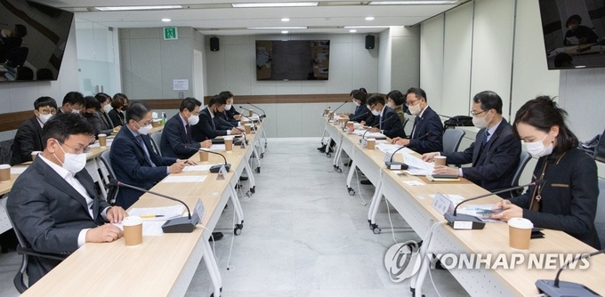 박민수 보건복지부 2차관이 3일 서울 중구 시티타워에서 감기약(조제용 아세트아미노펜 성분)을 생산하는 6개 주요 제약사 관계자와 간담회 하고 있다.(사진=연합뉴스)