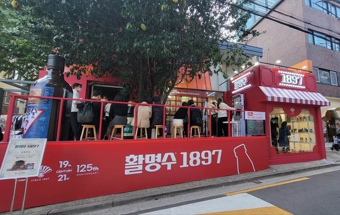 활명수 1897’ 팝업스토어를 방문한 많은 사람들(사진=동화약품)