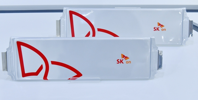 CES 2023 ‘내장기술’ 부문의 최고 혁신상을 수상한 SK온의 E556 SF 배터리(사진=SK이노베이션)