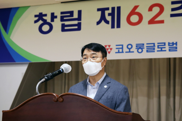김정일 코오롱글로벌 대표이사 사장이 지난해 10월 창립 62주년 기념식에서 기념사를 하고 있다. 사진=코오롱글로벌