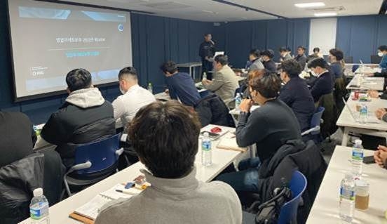 지난 10일 휴젤 서울사무소에서 진행된 POA(액션플랜)에서 영업마케팅본부 한선호 부사장이 지난해 주요 성과에 대해 발표하고 있다..(사진=휴젤)
