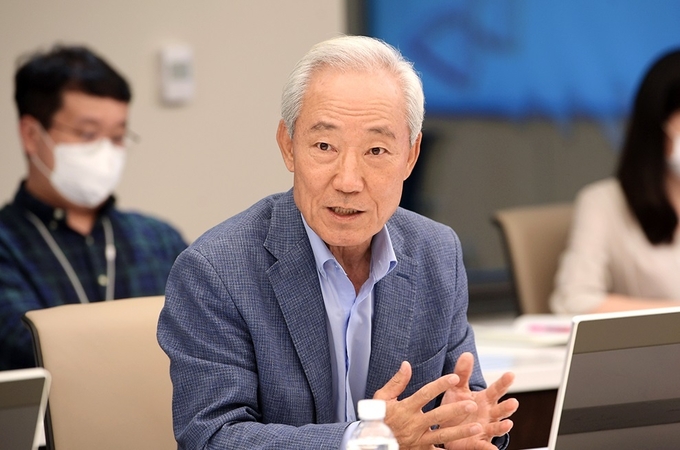 SK이노베이션 이사회 김종훈 의장이 지난해 10월 아시아기업지배구조연합 회원사들과 ESG경영 현황 및 성과에 대한 회의를 진행하고 있다.(사진=SK이노베이션)