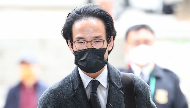횡령·배임 의혹을 받는 조현범 한국타이어앤테크놀로지 회장이 구속 전 피의자 심문(영장실질심사)을 받기 위해 지난 8일 오후 서울 서초구 서울중앙지법에 출석하고 있다. 사진=연합뉴스