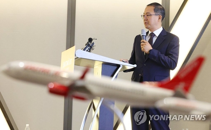 조중석 이스타항공 대표가 5개년 사업계획을 발표하고 있다. 사진=연합뉴스