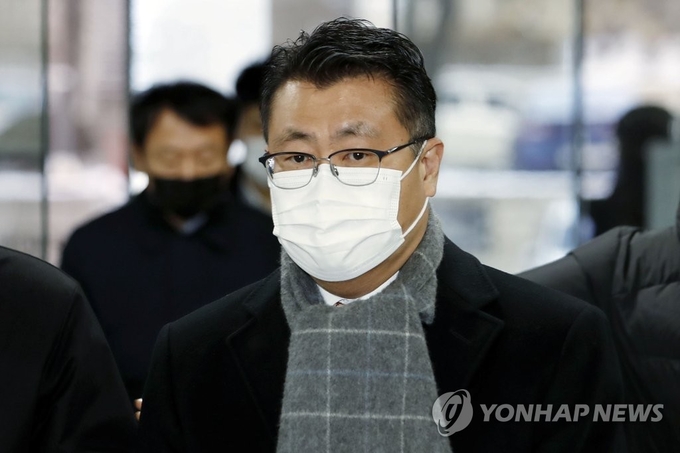 올해 1월27일 장원준 전 신풍제약 대표가 서울중앙지방법원에서 열린 영장실질심사에 출석하고 있다. 
