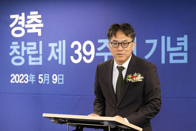  8일 김선 목암생명과학연구소장이 창립 39주년 기념식에서 임직원에게 축하와 감사의 말을 전했다.(사진=GC)