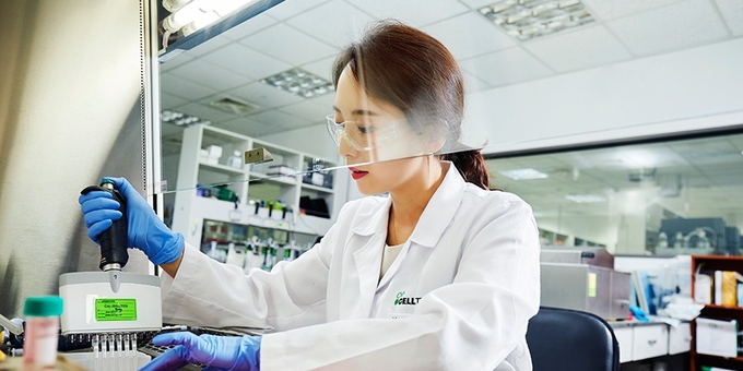 셀트리온 연구원이 R&D 활동을 하는 모습(사진=셀트리온) 