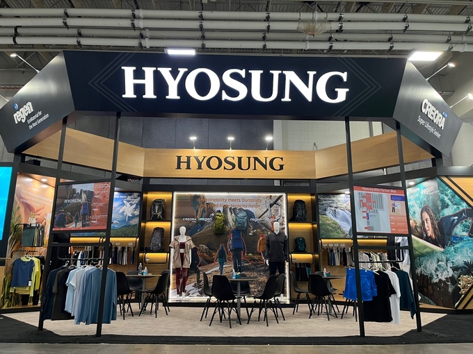  미국 솔트레이크시티에서 19일부터 21까지 열리는 북미 최대 아웃도어 산업전시회 아웃도어리테일러쇼에 참가한 효성티앤씨의 부스 모습. 폐어망 재활용섬유 등 친환경 섬유를 대거 선보였다.(사진=효성티앤씨)