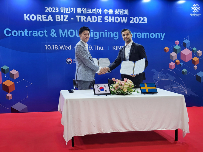 왼쪽부터 (주)셀바이셀 이종규 대표, Prodan Clinique AB 대표 Dr.Navid Loniakan.