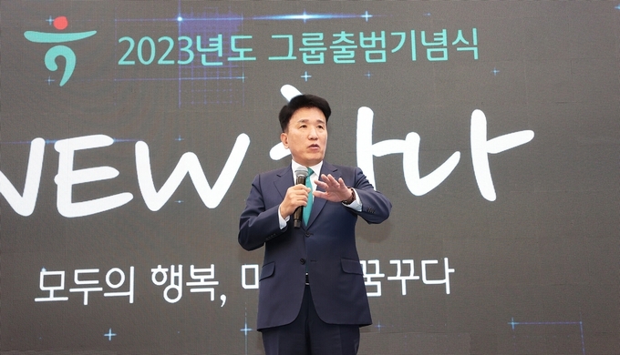 함영주 하나금융그룹 회장이 지난 1일 그룹 명동사옥에서 열린 '그룹 출범 18주년 기념식'에서 발언하고 있다.(사진=하나금융)