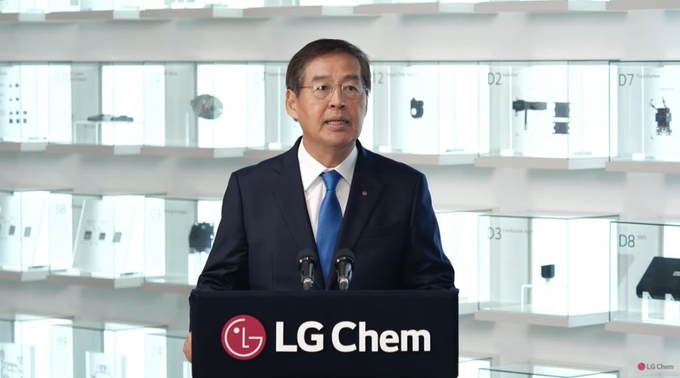 신학철 LG화학 부회장이 지난해초 미국 재닛 옐런 장관이 LG화학을 방문한 뒤 인사말을 하는 모습(사진=LG화학) 
