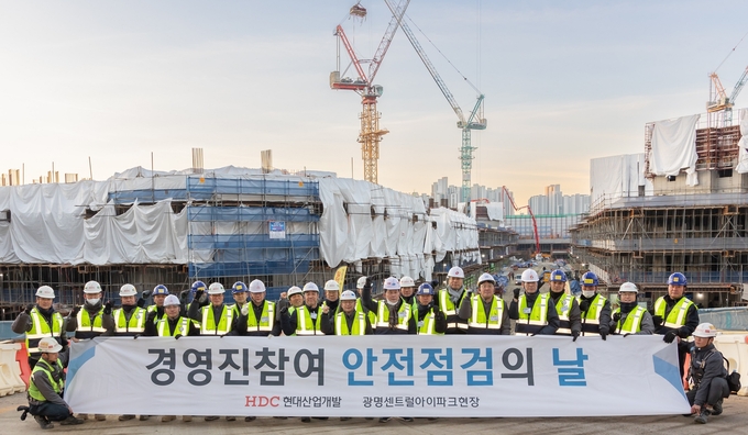 조태제 HDC현대산업개발 CSO(최고안전책임자)는 16일 광명센트럴아이파크 현장을 방문해 신년 첫 안전점검의 날 행사를 주관했다.(사진=HDC현대산업개발)