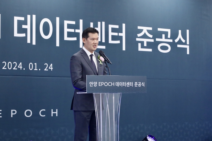 허윤홍 GS건설 대표가 24일 안양 호계동에서 열린 ‘에포크 안양 센터’ 준공식에서 기념사를 발표하고 있다.