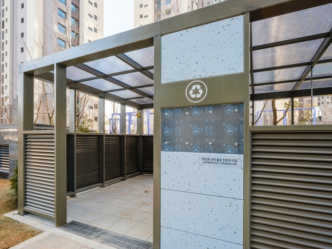 UHPC(초고성능 특수 콘크리트)를 활용한 분리수거장 외벽(사진=삼표산업) 
