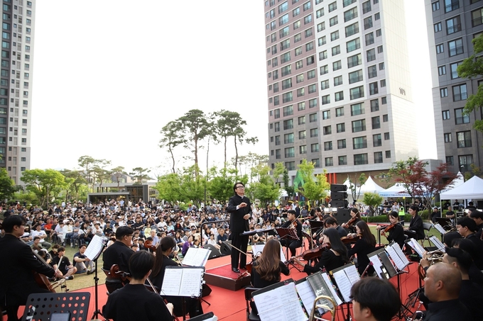 웨스턴 심포니 오케스트라의 연주(사진=대우건설)