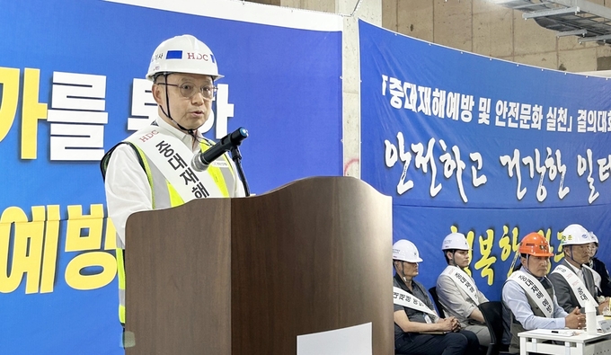 HDC현대산업개발이 4일 광주 A1현장에서 안전문화 실천 릴레인 캠페인 개회식을 진행했다. 사진은 조태제 HDC현대산업개발 CSO 모습(사진=HDC현대산업개발) 